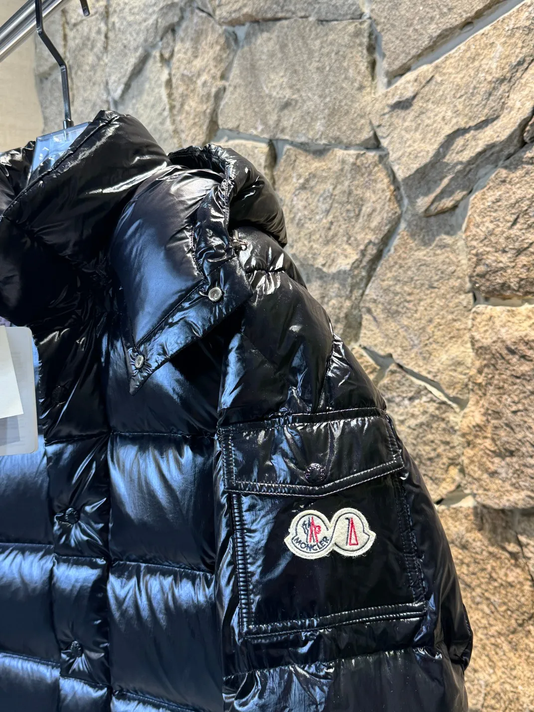 P390 Moncler/ 2026 70 、 。 DNA ， ， 。 Classic ， 、 。 Classic 70 。 Quality， 90 ，Premium Quality ， ，Black ！ Sizes M-3XL